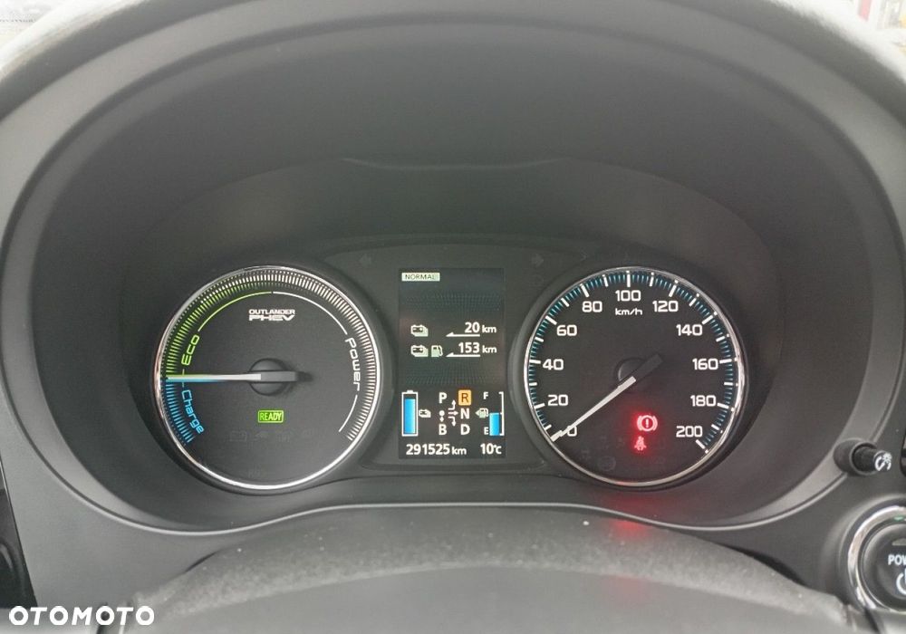 Mitsubishi Outlander - 26