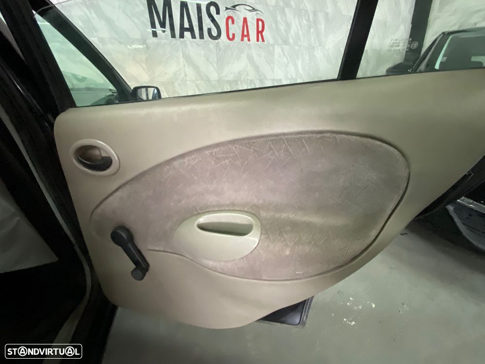 Ford Fiesta 1.25 Studio - 16