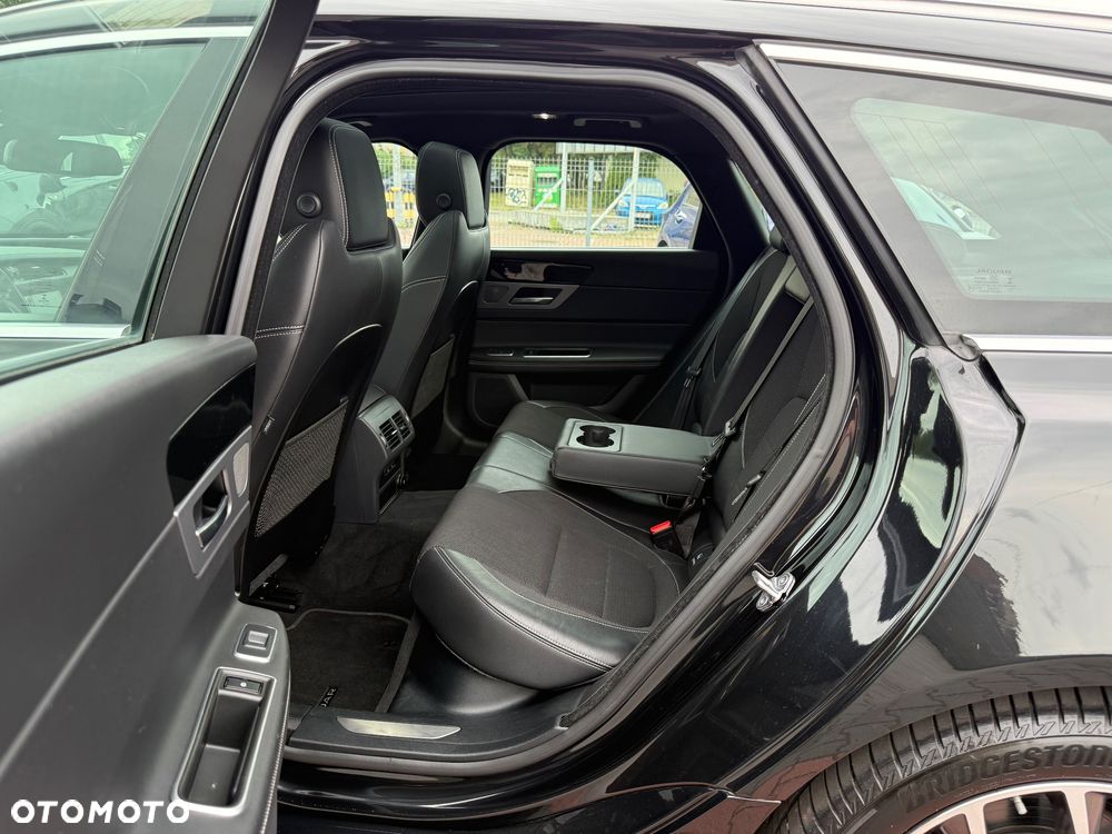 Jaguar XF 2.0 i4D R-Sport - 24