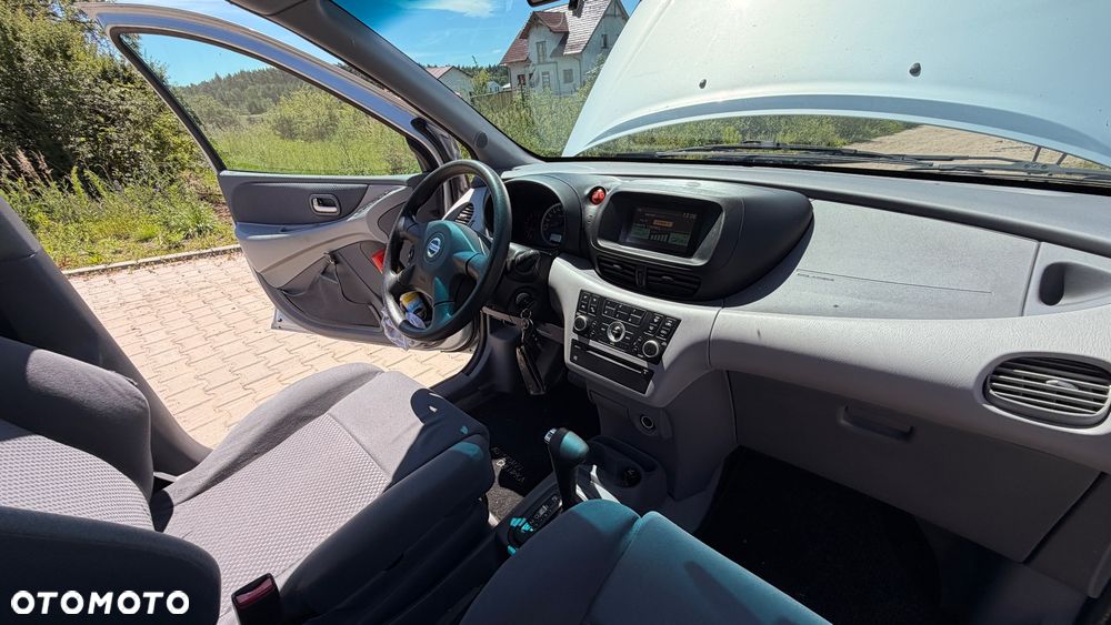 Nissan Almera Tino - 13