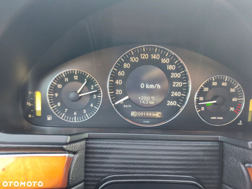 Mercedes-Benz Klasa E 230 7G-TRONIC Elegance - 33