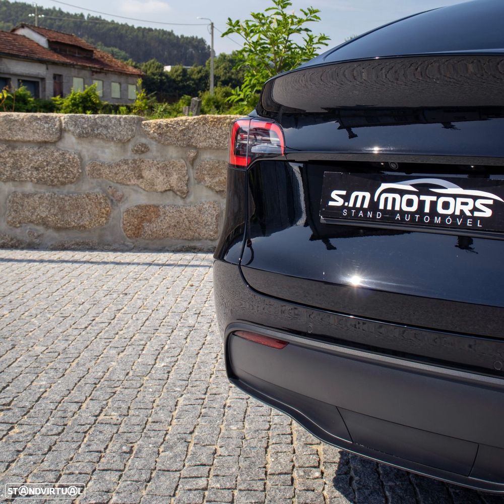 Tesla Model Y Long Range Dual Motor AWD - 12