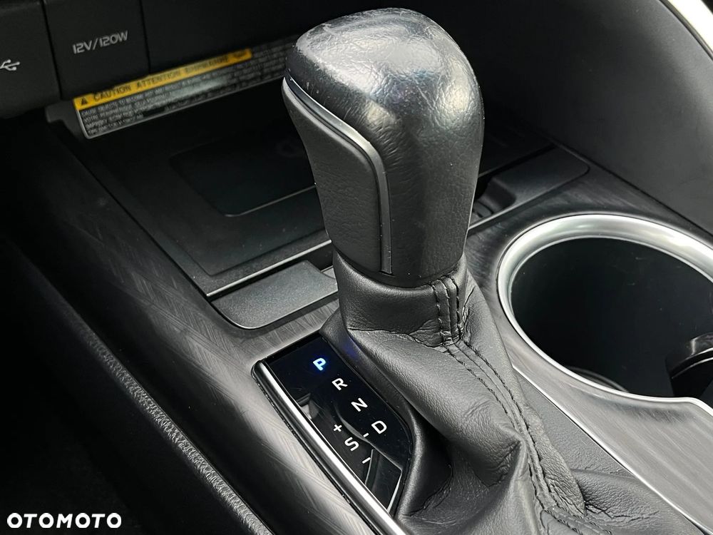 Toyota Camry 2.5 Hybrid Executive CVT - 27
