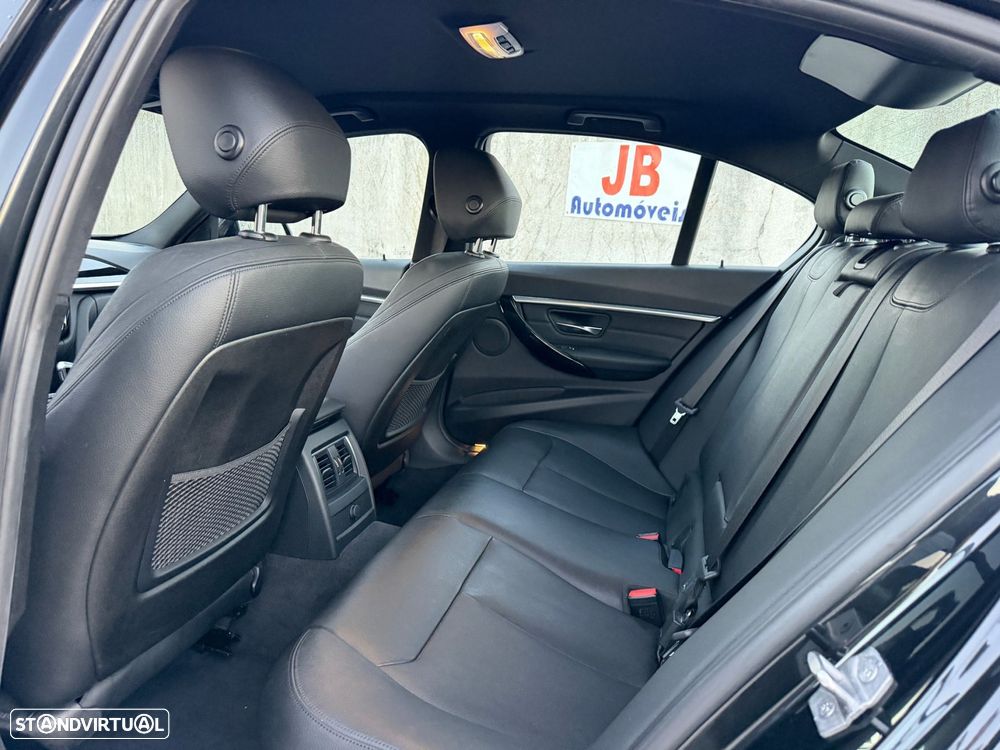BMW 330 e iPerformance Pack M - 13