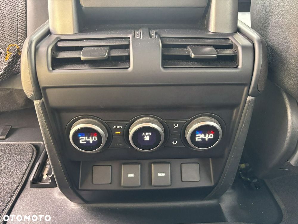 Land Rover Defender - 23