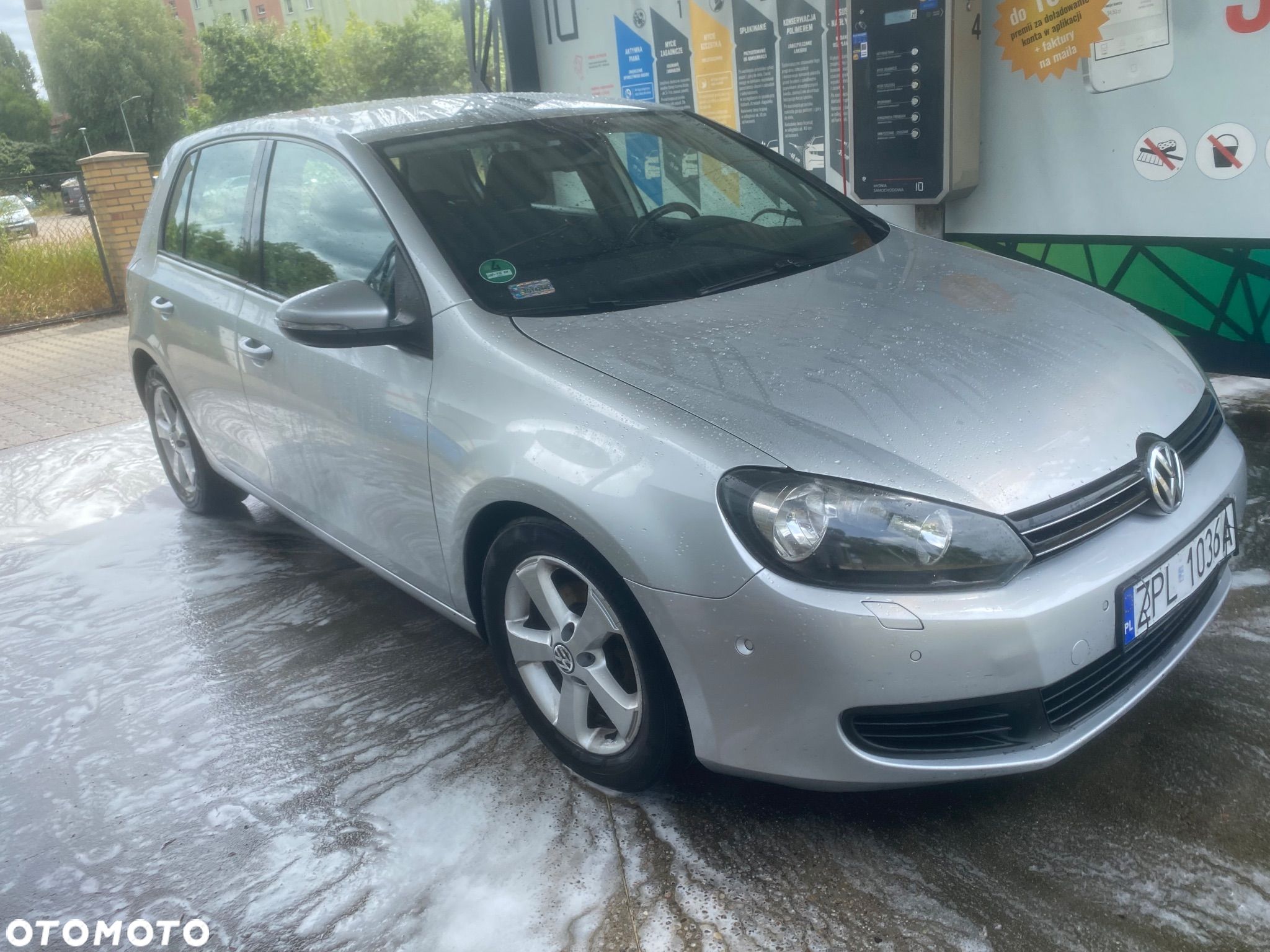 Volkswagen Golf - 1