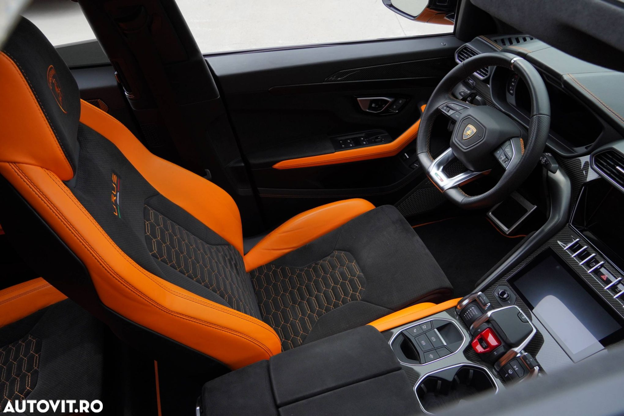 Lamborghini URUS Standard - 38