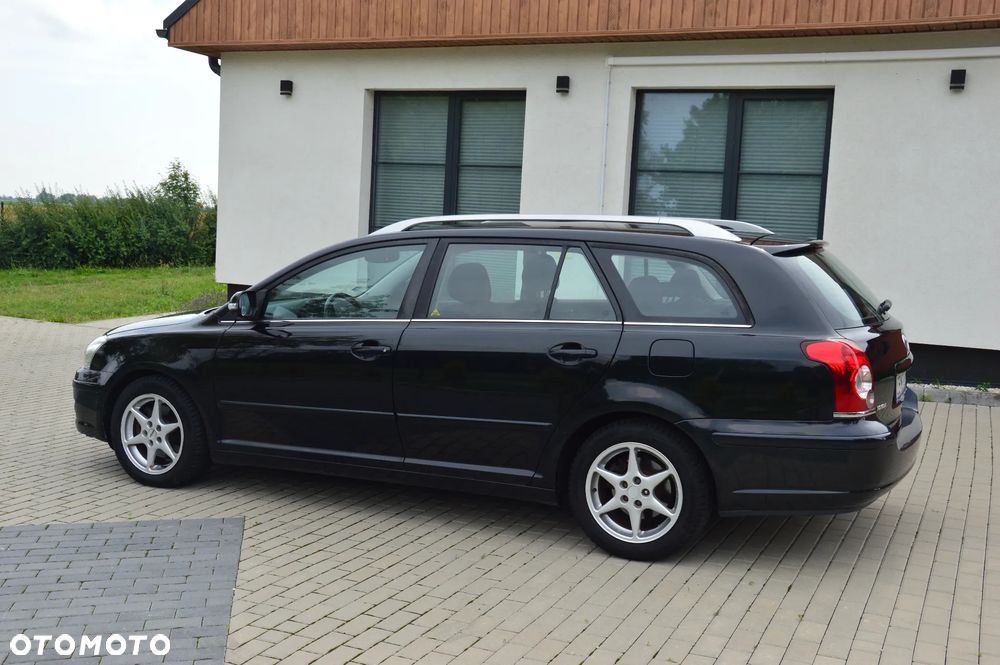 Toyota Avensis - 15
