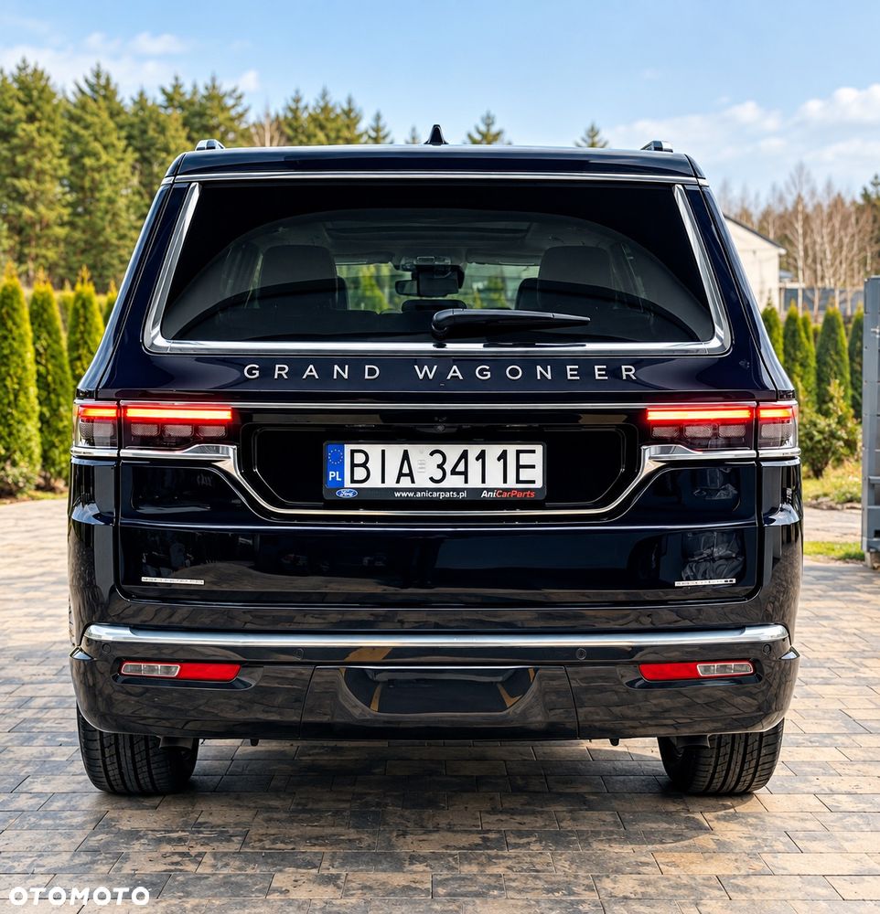 Jeep Grand Wagoneer - 8
