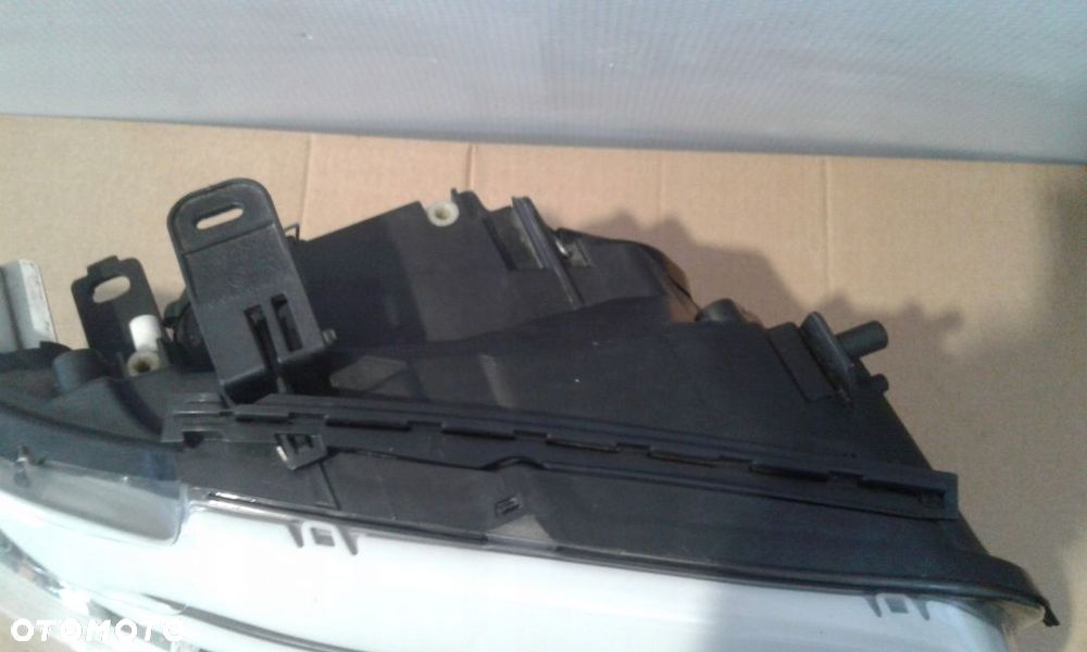 BMW E82 E88 COUPE LIFT PRAWY REFLEKTOR EUROPA - 2
