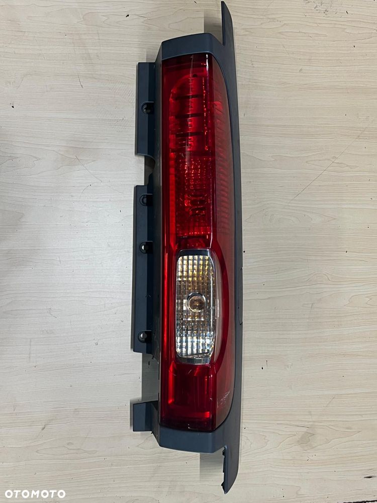 Lampa tylna tył prawa Renault Trafic - 1