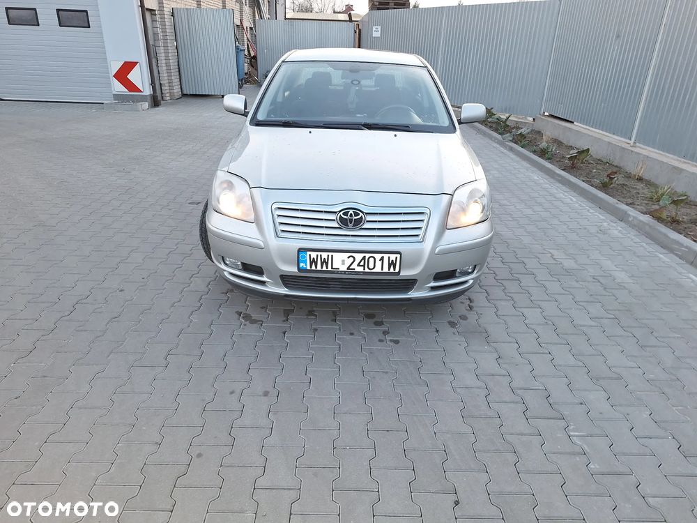 Toyota Avensis 1.8 VVT-i Sol - 1