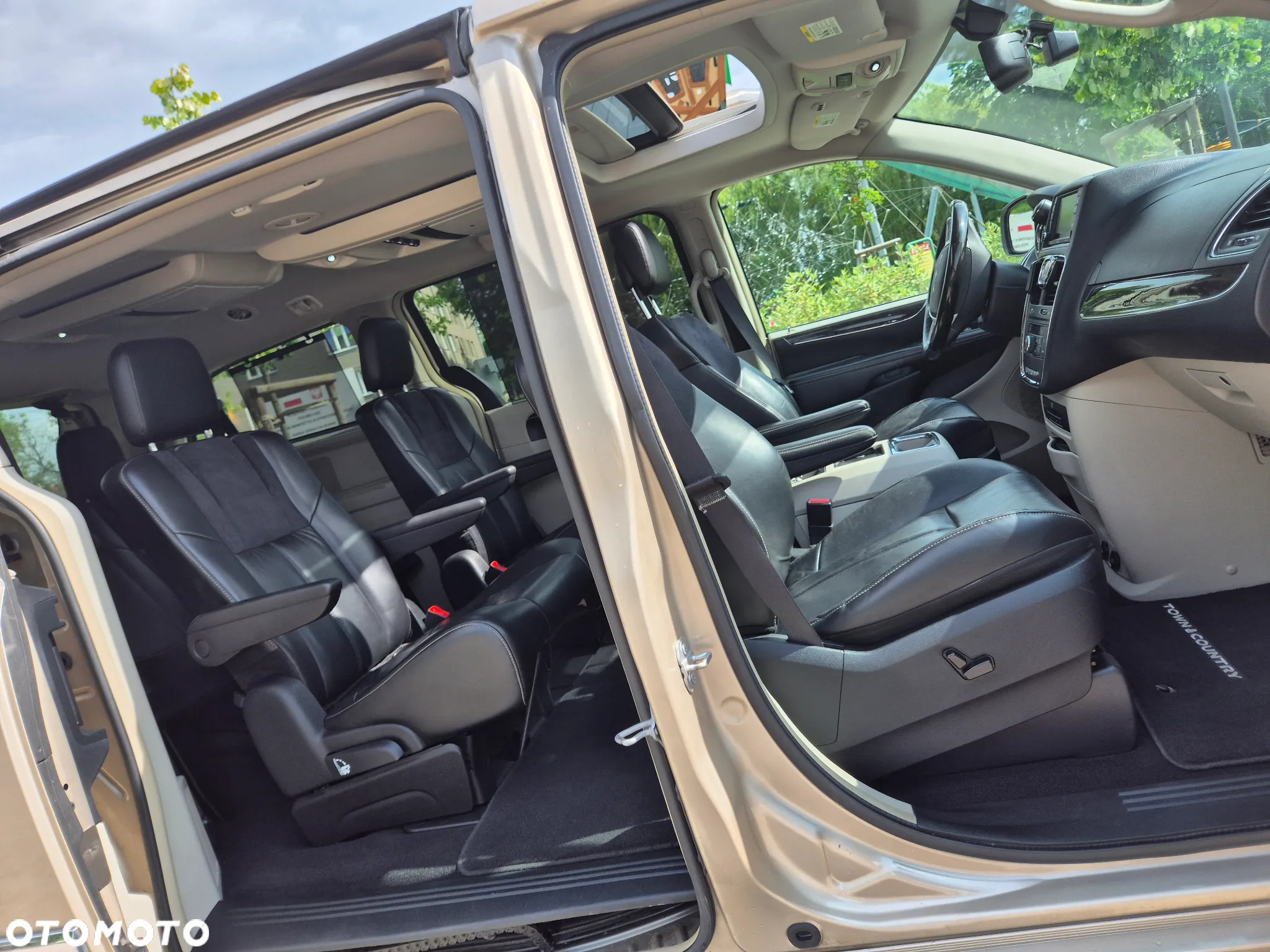 Chrysler Town & Country 3.6 Limited - 9