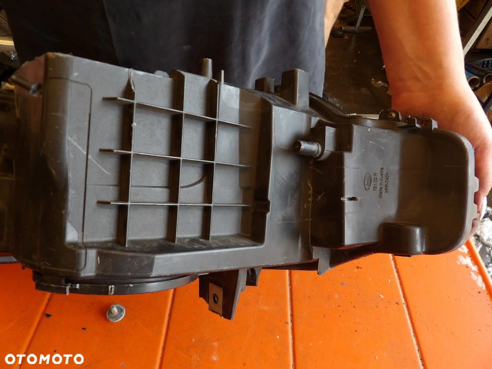 BMW - F30 - H7 - URWANE UCHO - PRAWA LAMPA PRZEDIA - EUROPA - 7259524 - 8