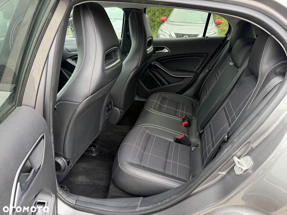 Mercedes-Benz GLA 200 Urban - 25