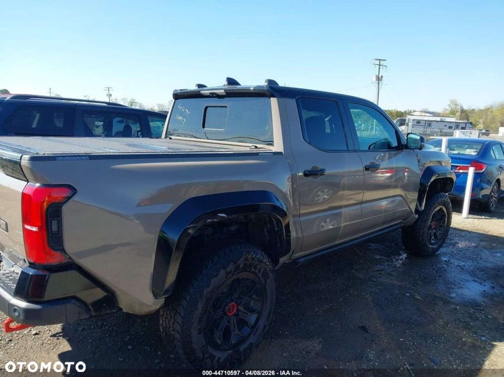 Toyota Tacoma - 7