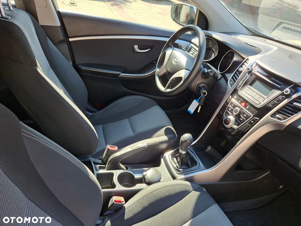 Hyundai i30 blue Kombi 1.4 Classic - 11