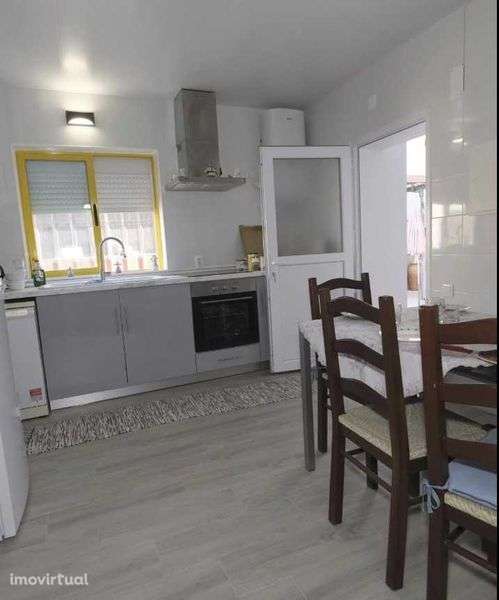 Prédio R/C e primeiro andar  (Tramagal - Abrantes) - Grande imagem: 5/12