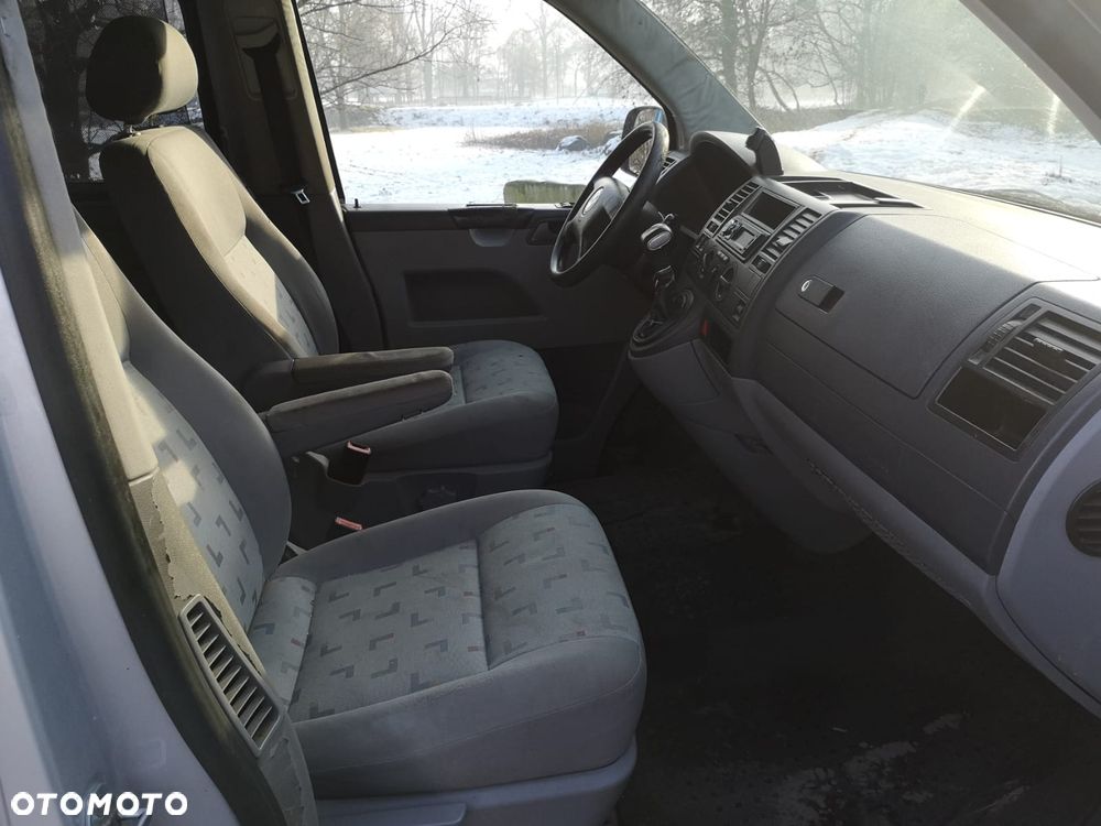 Volkswagen Caravelle - 10