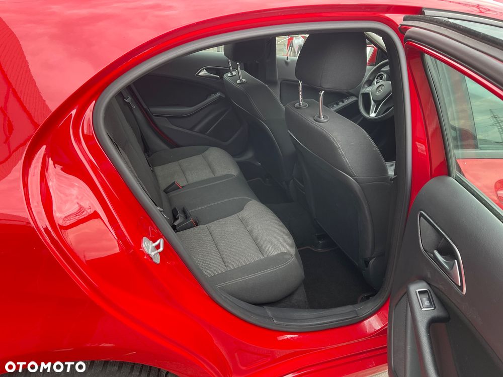 Mercedes-Benz Klasa A 180 (BlueEFFICIENCY) - 10