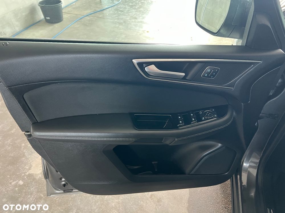 Ford S-Max - 17