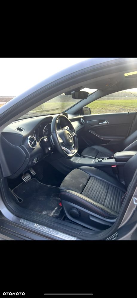 Mercedes-Benz CLA 220 4-Matic AMG Line - 11