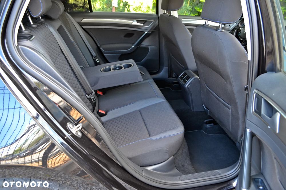 Volkswagen Golf - 28