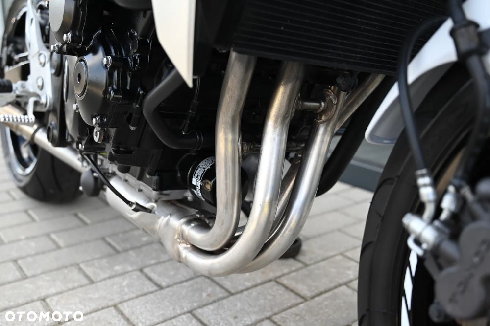 Suzuki GSR - 29