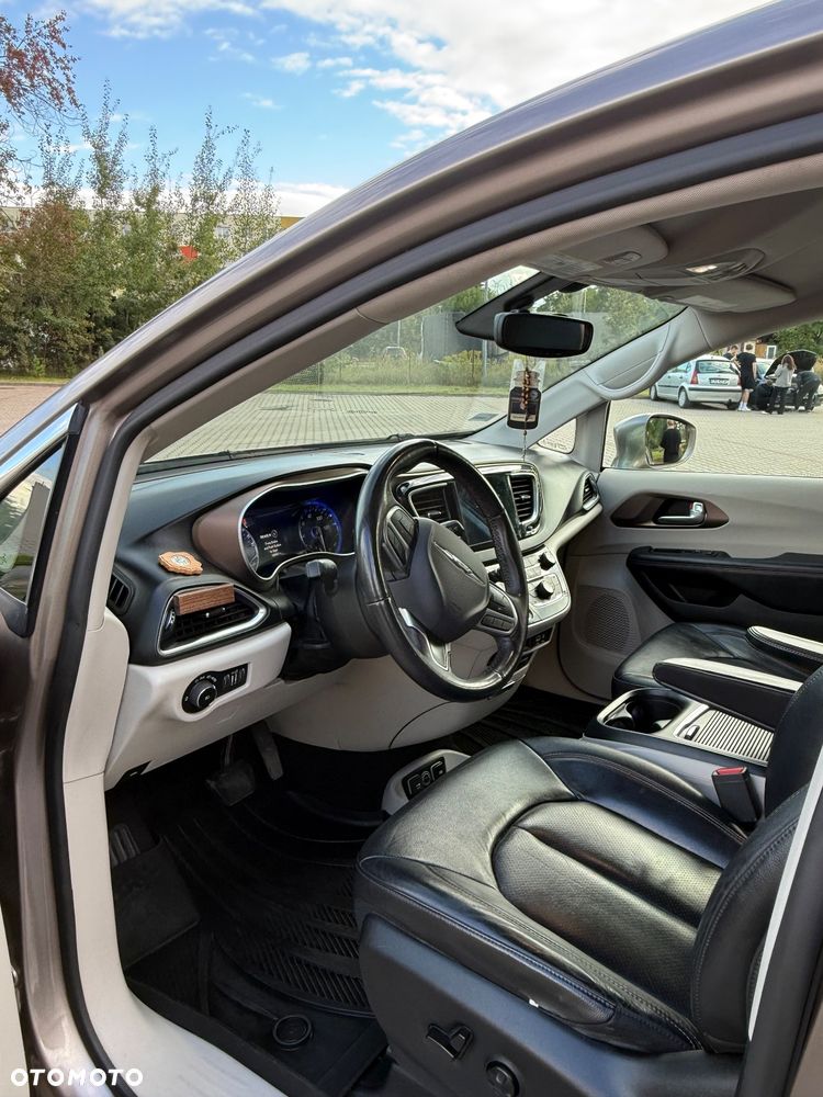 Chrysler Pacifica - 19