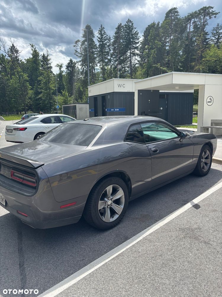 Dodge Challenger - 2