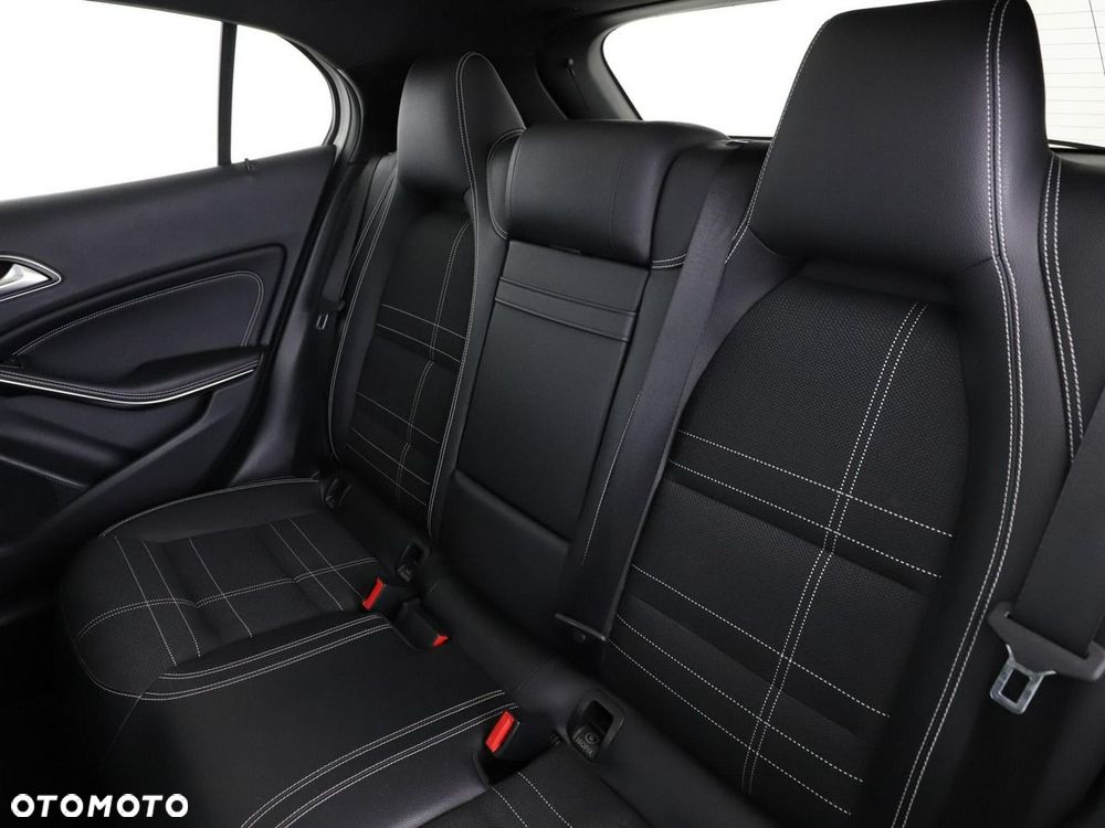 Mercedes-Benz GLA 200 7G-DCT - 18