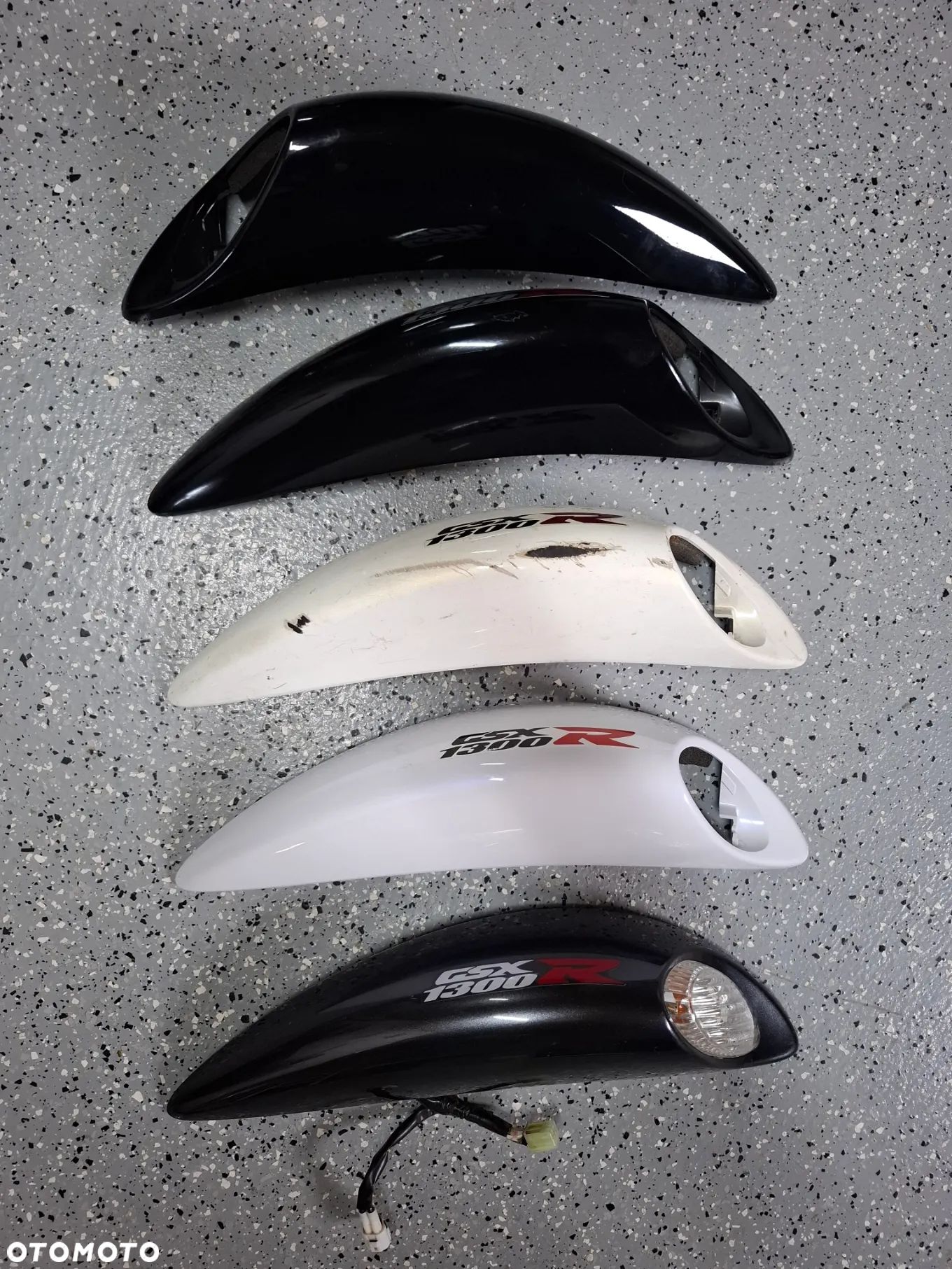 Suzuki GSXR 1300 Hayabusa wypełnienie panel owiewka boczek zadupek - 1