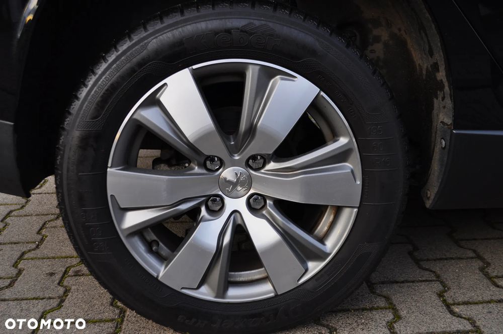 Peugeot 2008 1.2 Pure Tech Style S&S - 36
