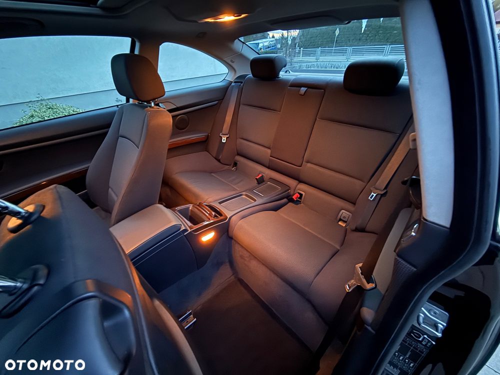 BMW Seria 3 318i - 12