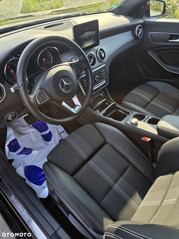 Mercedes-Benz CLA 180 7G-DCT UrbanStyle Edition - 14