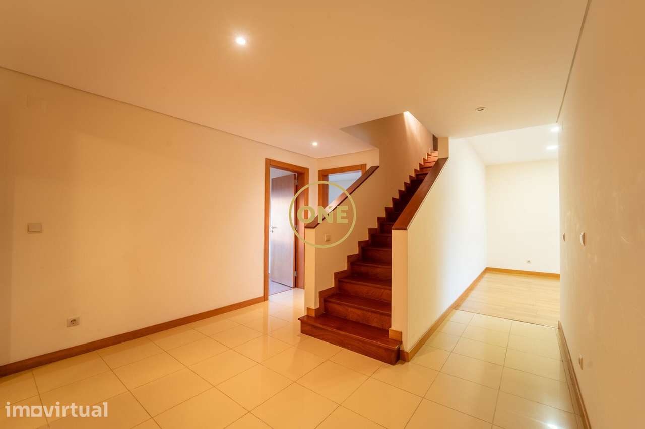 ✨ Apartamento T4 na prestigiada Avenida E – São Miguel ✨ - Grande imagem: 3/35