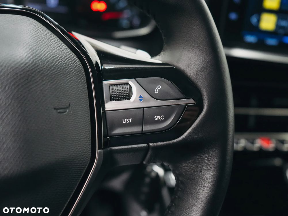 Peugeot 2008 1.5 BlueHDi Allure S&S EAT8 - 24