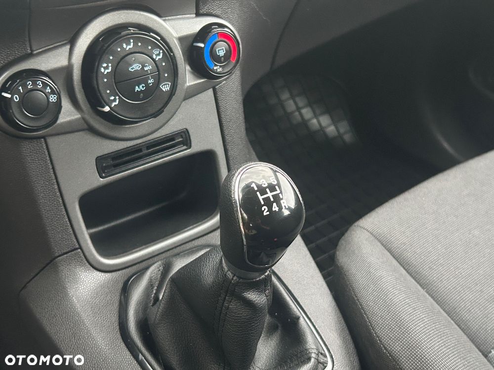 Ford Fiesta - 30