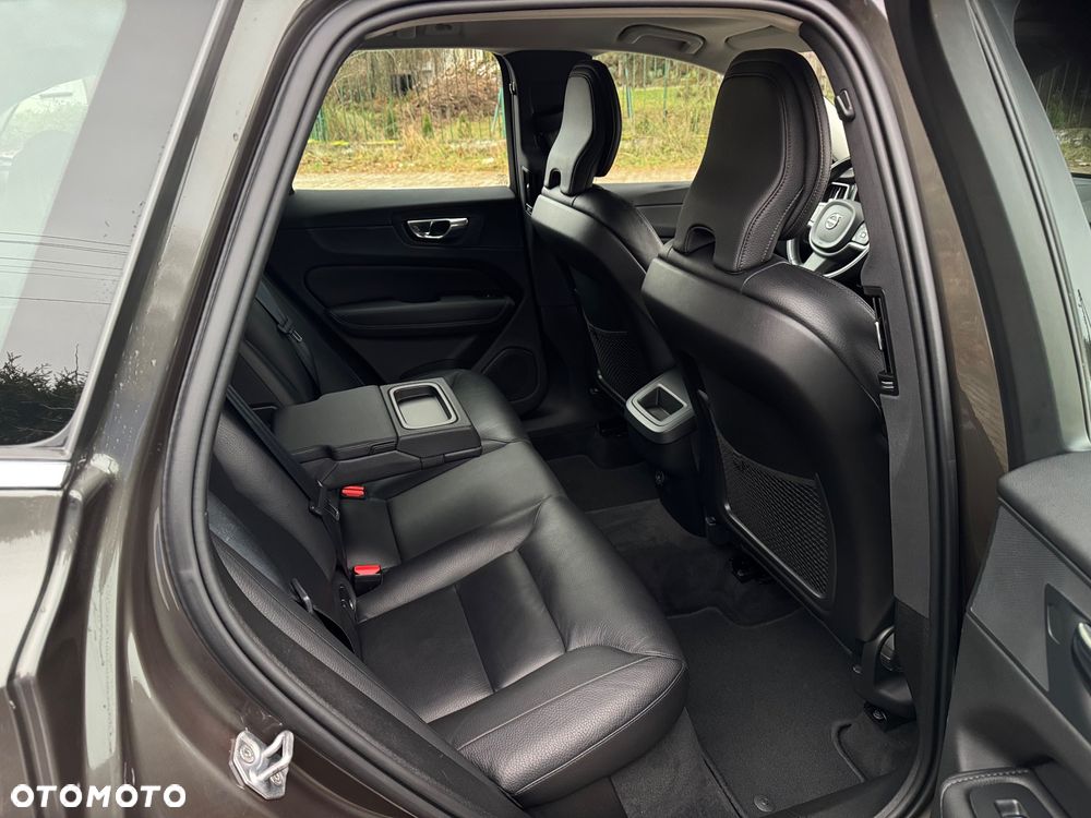 Volvo XC 60 D3 Momentum Pro - 23