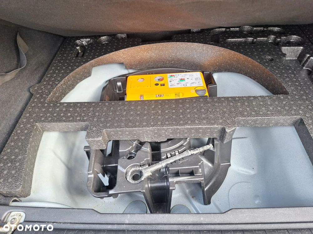 Peugeot 2008 BlueHDi 100 STOP & START Allure - 13