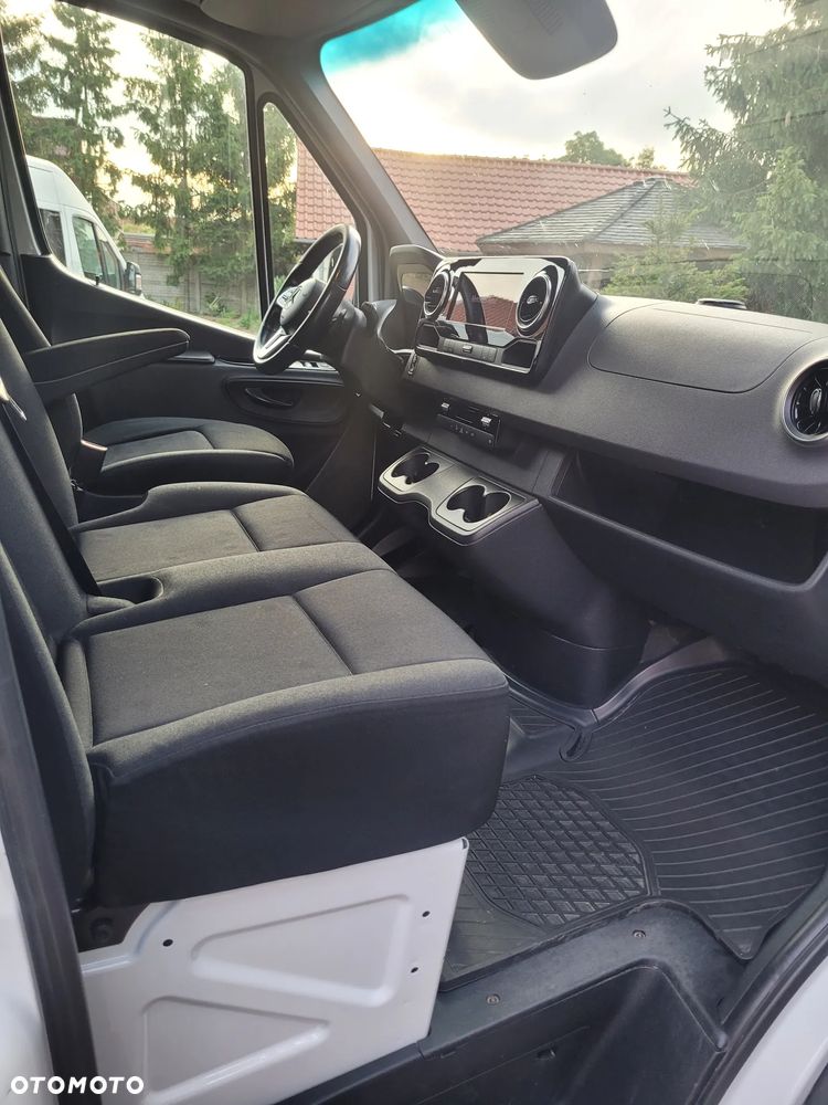Mercedes-Benz Sprinter 319 - 12
