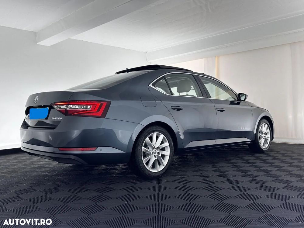 Skoda Superb 2.0 TDI Premium Edition - 2