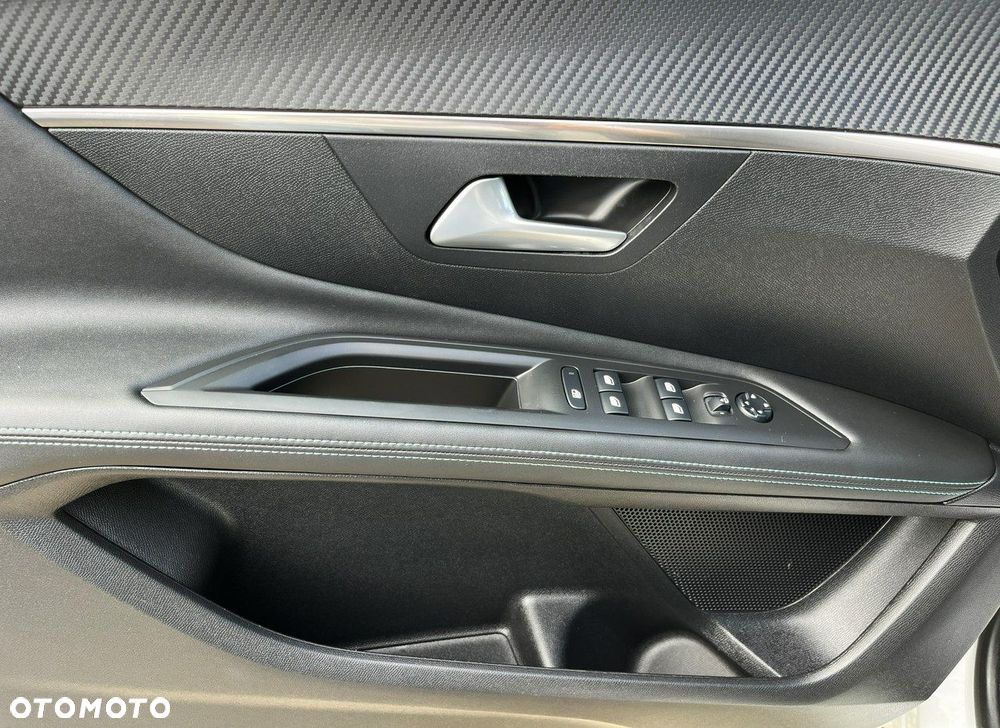 Peugeot 3008 1.2 PureTech Allure Pack S&S EAT8 - 36