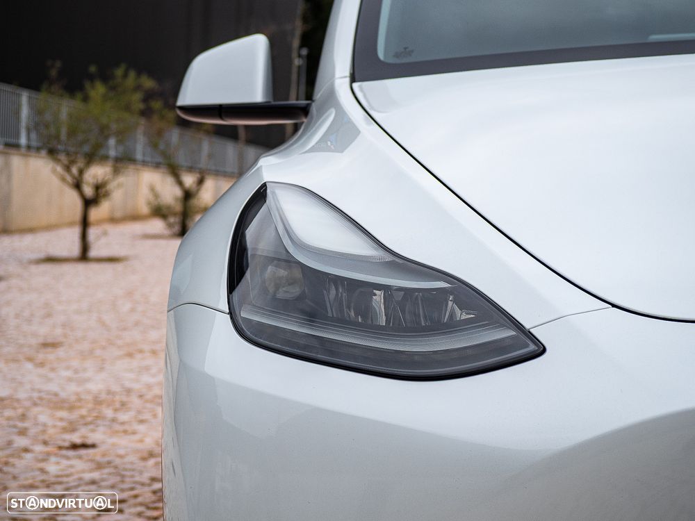 Tesla Model Y Long Range Dual Motor AWD - 13