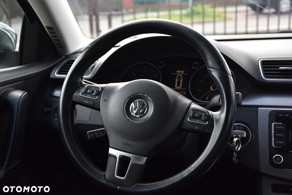 Volkswagen Passat 2.0 TDI Comfortline - 13