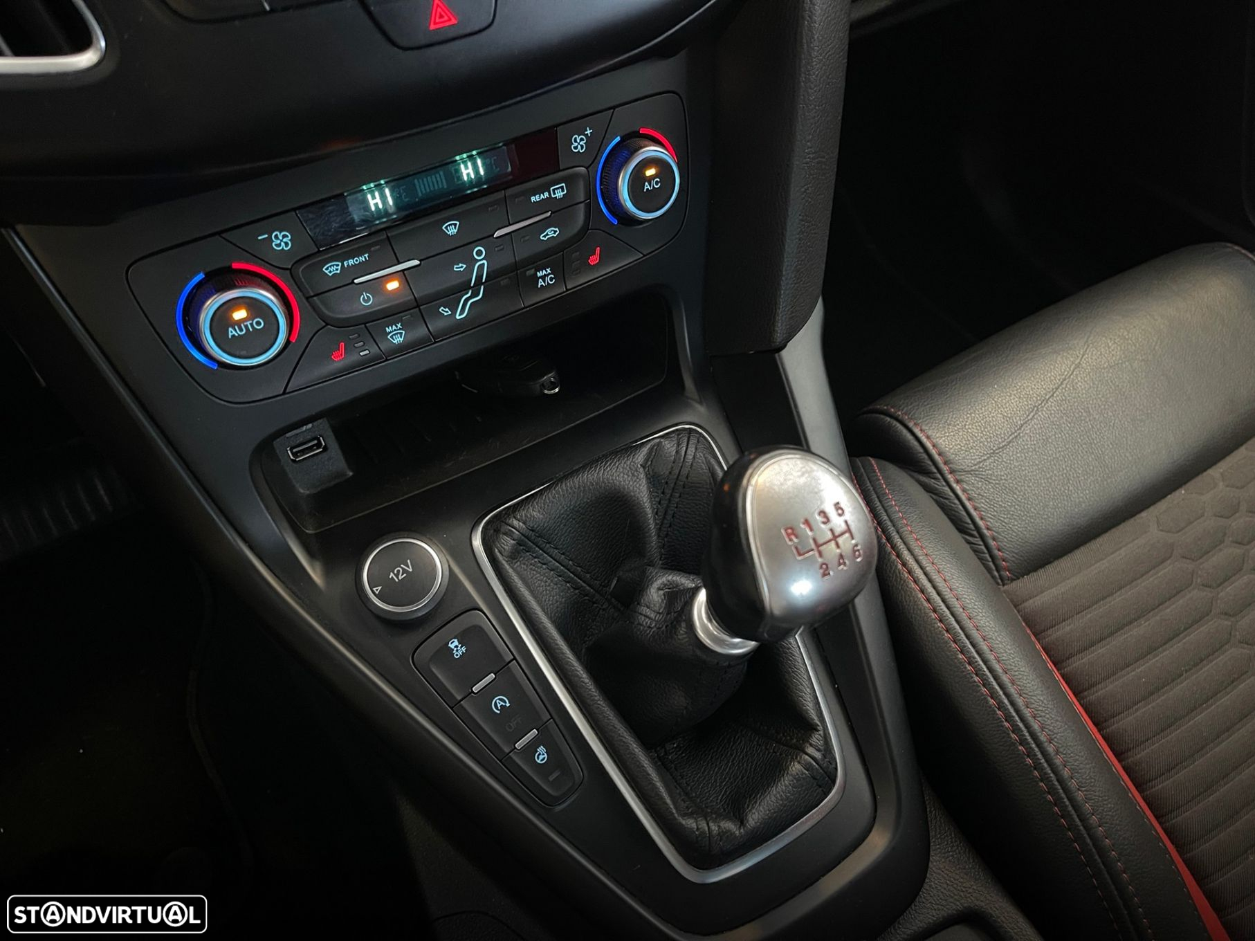 Ford Focus 2.0i ST-2 - 34