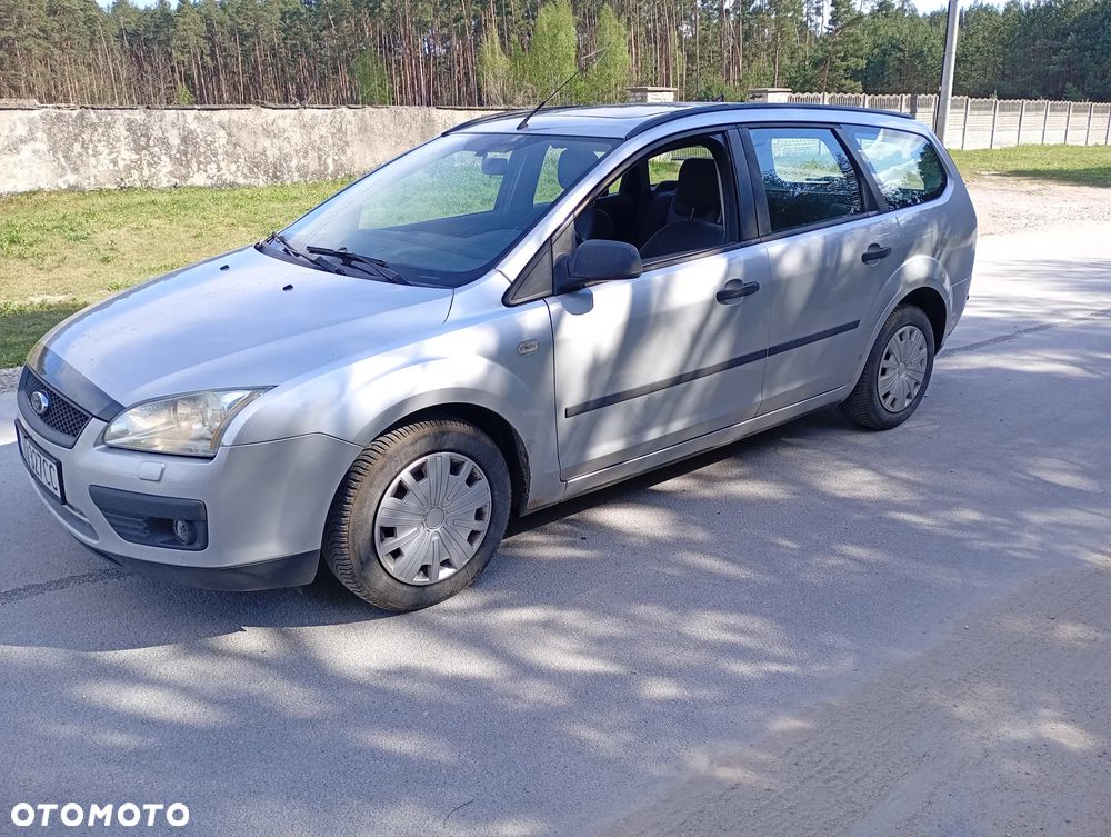 Ford Focus 2.0 Ghia - 12