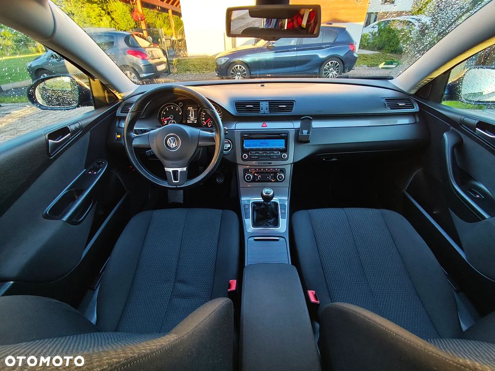 Volkswagen Passat - 13