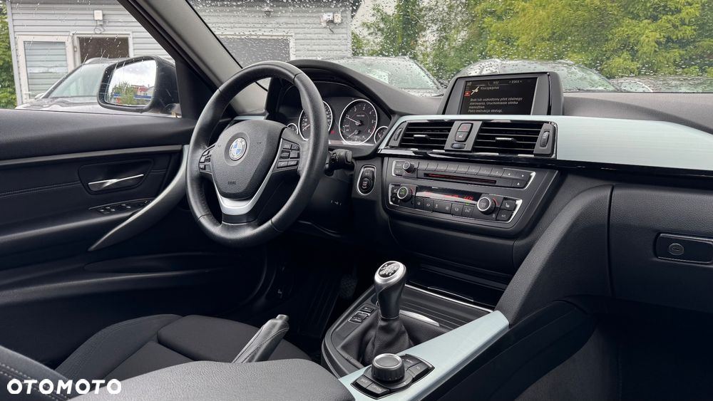 BMW Seria 3 318d Sport Line - 36