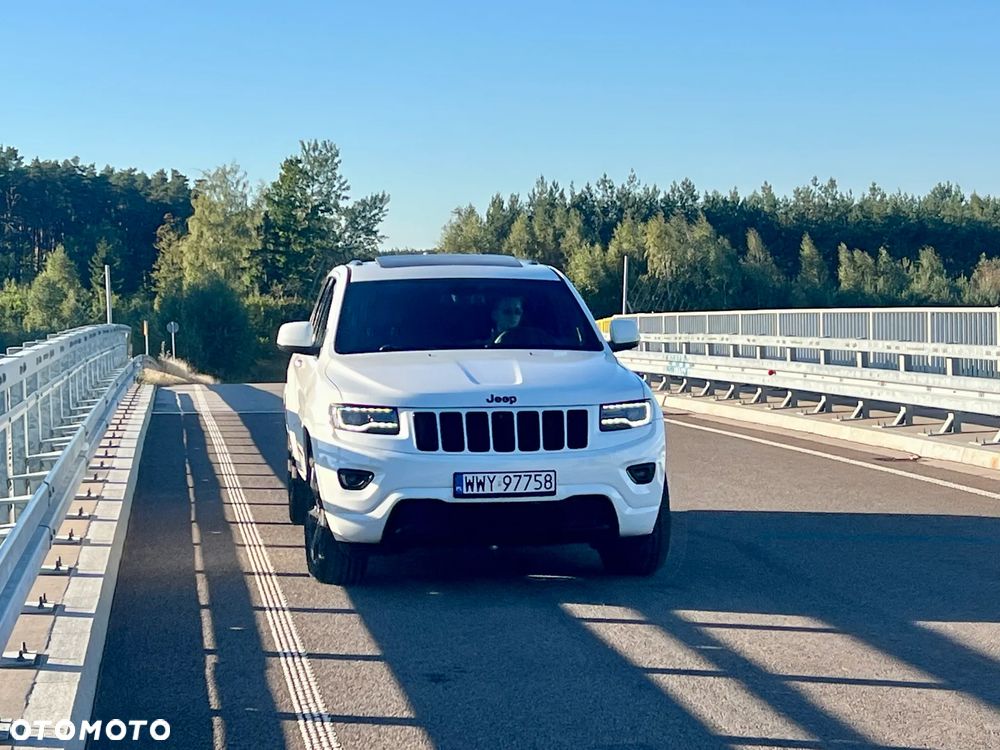 Jeep Grand Cherokee - 23